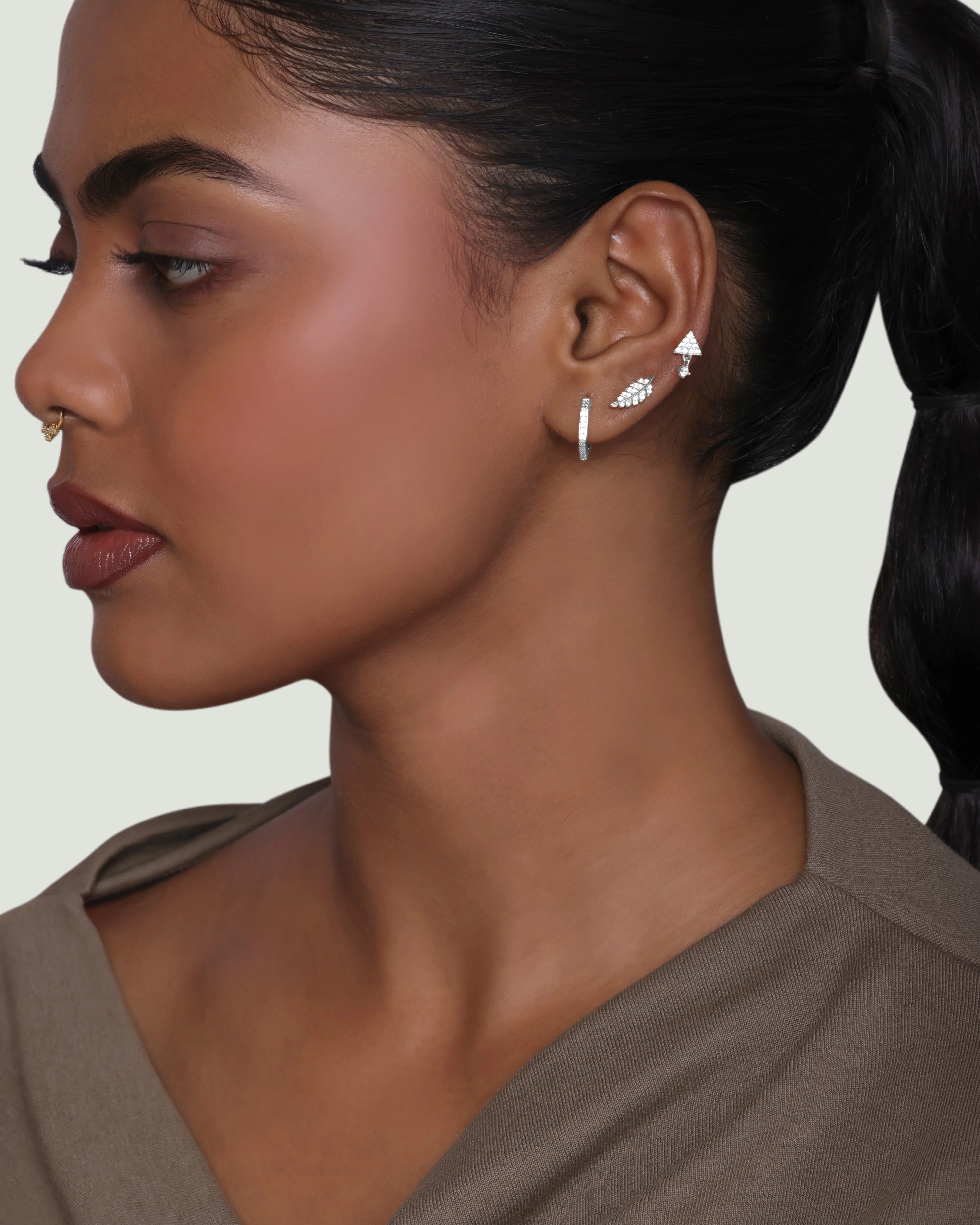 Elegant Leaf Stud Earrings - Image 4